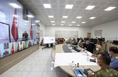 Millî Savunma Bakanı Hulusi Akar, Suriye Sınır Hattında Toplantı Yaptı